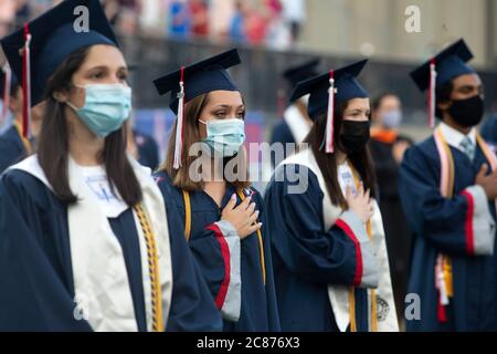 Marietta, GA, États-Unis. 21 juillet 2020. La personne âgée de l'école secondaire George Walton a finalement pu participer aux cérémonies de remise des diplômes quelques mois plus tard, en raison de la pandémie de Covid19. Crédit : Robin Rayne/ZUMA Wire/Alay Live News Banque D'Images