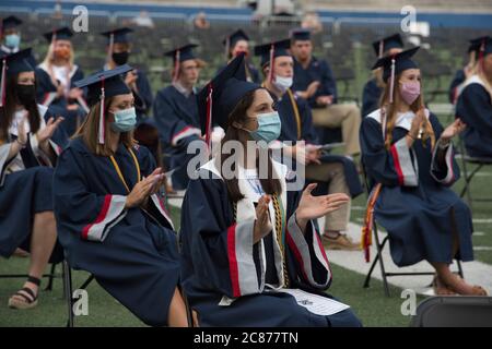 Marietta, GA, États-Unis. 20 juillet 2020. La personne âgée de l'école secondaire George Walton a finalement pu participer aux cérémonies de remise des diplômes quelques mois plus tard, en raison de la fermeture des écoles pandémiques de Covid19. Crédit : Robin Rayne/ZUMA Wire/Alay Live News Banque D'Images