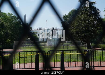 Washington, District de Columbia, États-Unis. 21 juillet 2020. Une clôture entoure Lafayette Square à la Maison Blanche le 21 juillet 2020. Crédit : Bryan Smith/ZUMA Wire/Alay Live News Banque D'Images