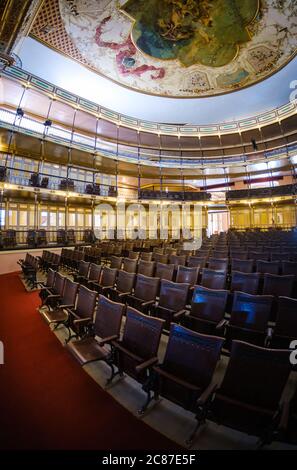 CIENFUEGOS, CUBA - VERS JANVIER 2020 : intérieur du théâtre et de l'auditorium Tomas Terry à Cienfuegos Banque D'Images