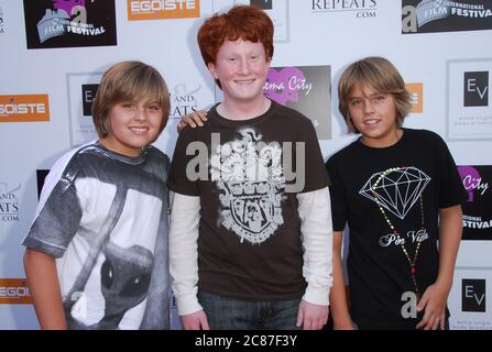Dylan Sprouse, Charlie Stewart et Cole Sprouse au 1er Festival international annuel du film de Cinema City présente la projection « The Prince & the Pauper » au cinéma AMC Universal City Walk, Universal Studios Hollywood, Universal City, CA. L'événement a eu lieu le lundi 25 septembre 2007. Photo par: SBM / PictureLux- référence du fichier 34006-9730SBMPLX Banque D'Images