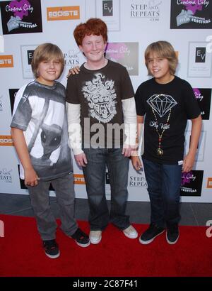 Dylan Sprouse, Charlie Stewart et Cole Sprouse au 1er Festival international annuel du film de Cinema City présente la projection « The Prince & the Pauper » au cinéma AMC Universal City Walk, Universal Studios Hollywood, Universal City, CA. L'événement a eu lieu le lundi 25 septembre 2007. Photo par: SBM / PictureLux- référence du fichier 34006-9731SBMPLX Banque D'Images