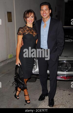 Karina Smirnoff et Mario Lopez au 7ème Gala annuel « El Sueno de Esperanza » de Padres Contra El cancer, qui s'est tenu au Lot à West Hollywood, CA. L'événement a eu lieu le jeudi 18 octobre 2007. Photo par: SBM / PictureLux- référence du fichier 34006-9788SBMPLX Banque D'Images