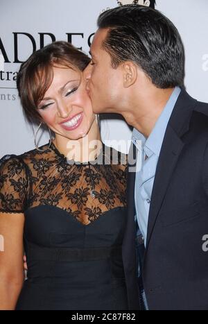 Karina Smirnoff et Mario Lopez au 7ème Gala annuel « El Sueno de Esperanza » de Padres Contra El cancer, qui s'est tenu au Lot à West Hollywood, CA. L'événement a eu lieu le jeudi 18 octobre 2007. Photo par: SBM / PictureLux- référence du fichier 34006-9784SBMPLX Banque D'Images