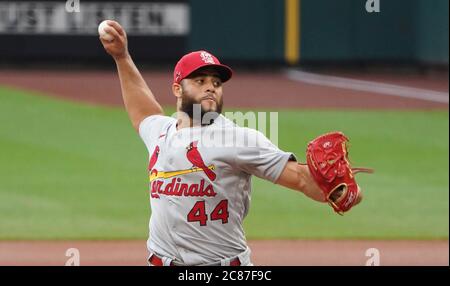 St. Louis, États-Unis. 21 juillet 2020. Le pichet de St Louis Cardinals Junior Fernandez livre un terrain lors d'un match inter-équipes au stade Busch de St Louis le mardi 21 juillet 2020. Photo de Bill Greenblatt/UPI crédit: UPI/Alay Live News Banque D'Images