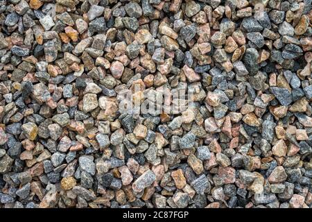 Petites pierres cassées utilisées pour la construction. Matériaux naturels pour colonnes et bases de bâtiments. Pierres pour les concepteurs. Banque D'Images