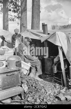 Des sharecroppers expulsés le long de l'autoroute 60, comté de New Madrid, Missouri, janvier 1939 Banque D'Images