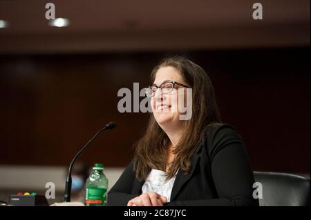 Washington, États-Unis d'Amérique. 21 juillet 2020. Laura MacCleery, directrice des politiques, Centre for Science in the public Interest, se présente devant un comité du Sénat américain sur le commerce, la science et les transports, qui entend « protéger les Américains contre les escroqueries COVID-19 » dans le bâtiment Dirksen du bureau du Sénat à Capitol Hill à Washington, DC., le mardi 21 juillet 2020. Credit: Rod Lamkey/CNP | usage dans le monde crédit: dpa/Alay Live News Banque D'Images