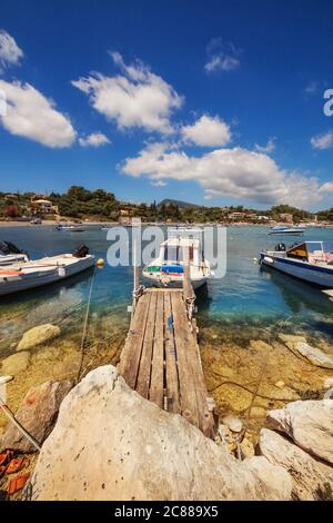 Bateaux à Laganas port sur l'île de Zakynthos, Grèce Banque D'Images