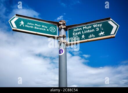 John Muir Way signpost à East Lothian, Écosse, Royaume-Uni. Banque D'Images