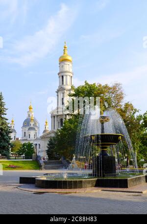 La fontaine de la place près de la cathédrale de la Dormition, Kharkiv Banque D'Images