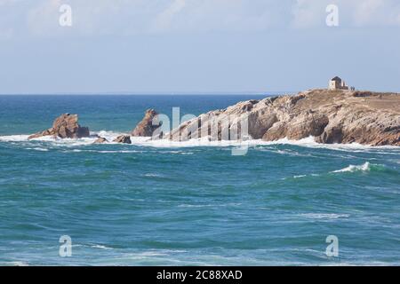 Quiberon Côte sauvage - vagues sur la côte du Morbihan France Banque D'Images