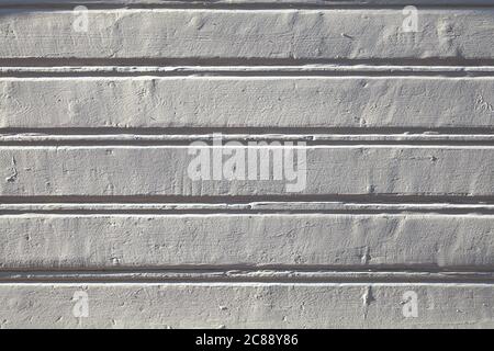 Texture murale en bois blanc avec faible contraste. Tableaux peints décolorés, texture abstraite pour le fond. Banque D'Images