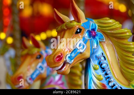 Londres, Angleterre, Royaume-Uni. Chevaux Merry-Go-Round sur la rive sud Banque D'Images