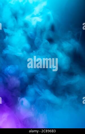 Abstrait coloré, multicolore fumée propagation, fond clair pour la publicité ou le design, papier peint pour gadget. Texture fumée éclairée au néon, nuages soufflants. Design moderne. Banque D'Images