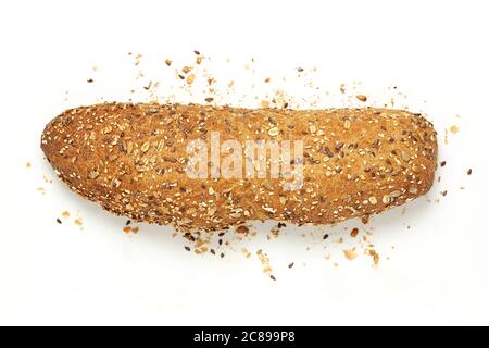 pain multigrain entier sur blanc, vue du dessus Banque D'Images