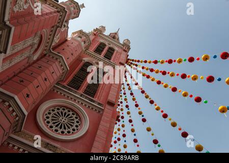 Église rose à Ho Chi Minh ville