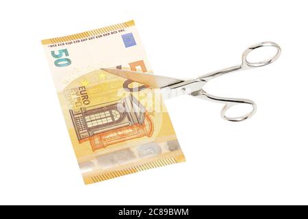 ciseaux coupant cinquante euro billet isolé, concept d'argent Banque D'Images