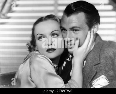 CAROLE LOMBARD et GARY COOPER en MAINTENANT ET POUR TOUJOURS 1934 réalisateur HENRY HATHAWAY costumes TRAVIS BANTON Paramount Images Banque D'Images