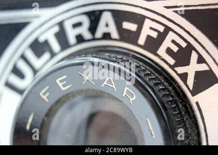 Ancienne caméra Ultra-Fex, isolée sur un fond blanc Banque D'Images