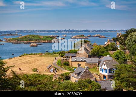 Vue panoramique sur l'île depuis la colline de l'église Saint Michel. Île de Brehat, Bretagne, France Banque D'Images