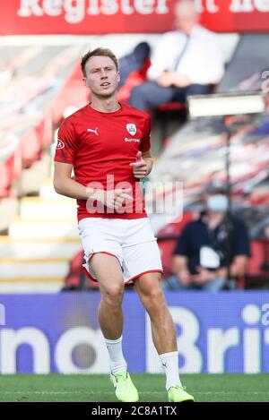 Londres, Royaume-Uni. 22 juillet 2020. Cauley Woodrow de Barnsley se réchauffe lors du match de championnat EFL Sky Bet entre Brentford et Barnsley à Griffin Park, Londres, Angleterre, le 22 juillet 2020. Photo de Ken Sparks. Usage éditorial uniquement, licence requise pour un usage commercial. Aucune utilisation dans les Paris, les jeux ou les publications d'un seul club/ligue/joueur. Crédit : UK Sports pics Ltd/Alay Live News Banque D'Images