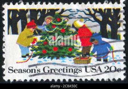 États-unis - VERS 1982 : timbres par Umited Membres, montre des enfants Decorating Christmas Tree, vers 1982 Banque D'Images