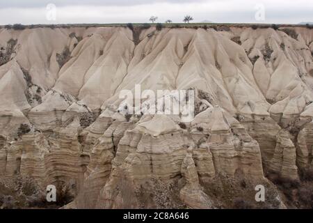 Dans des formations rocheuses du parc national de Göreme. Cappadoce, Turquie Banque D'Images