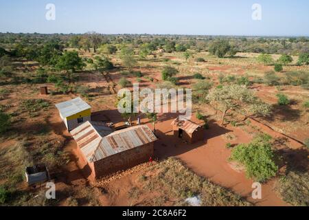 Comté de Makueni, Kenya paysages aériens avec terres agricoles et maisons rurales. Afrique de l'est. Banque D'Images