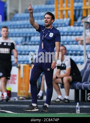 Londres, Royaume-Uni. 22 juillet 2020. Danny Schofield, directeur de la ville de Huddersfield, lors du match de championnat Sky Bet entre Millwall et Huddersfield Town à la Den, Londres, Angleterre, le 22 juillet 2020. Les stades de football autour de l'enceinte restent vides en raison de la pandémie Covid-19, car les lois de distanciation sociale du gouvernement interdisent aux supporters de se trouver dans les lieux, ce qui entraîne le jeu de tous les matchs derrière des portes fermées jusqu'à nouvel ordre. Photo d'Andy Rowland. Crédit : images Prime Media/Alamy Live News Banque D'Images