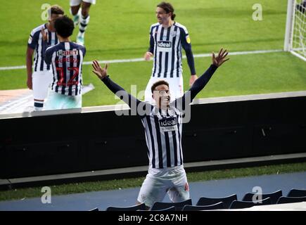 Callum Robinson de West Bromwich Albion célèbre le deuxième but de son côté du match du championnat Sky Bet aux Hawthorns, West Bromwich. Banque D'Images