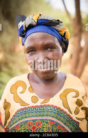 Alice Mutavi (57) participe au projet Esaïe 58 de LWR. Projet LWR Esaïe 58 - Comté de Makueni, Kenya. Janvier 2018. Photo de Jake Lyell pour Banque D'Images