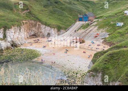 Flamborough Headland. Plage de North Landing à marée basse, Yorkshire, Angleterre. Banque D'Images