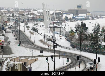 Des scènes de neige d'hiver de southend sur la mer quand la bête de l'est a amené le transport et Voyage de chaos au Royaume-Uni Banque D'Images