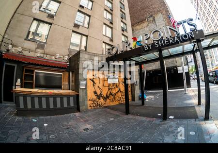 L'hôtel four points by Sheraton est fermé dans le quartier de Chelsea à New York le mardi 21 juillet 2020. L'État de New York devrait perdre plus de 200,000 emplois dans l'industrie hôtelière en raison de la pandémie de grippe Covid-19. (© Richard B. Levine) Banque D'Images