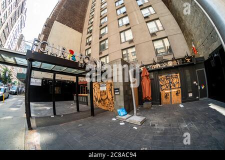 L'hôtel four points by Sheraton est fermé dans le quartier de Chelsea à New York le mardi 21 juillet 2020. L'État de New York devrait perdre plus de 200,000 emplois dans l'industrie hôtelière en raison de la pandémie de grippe Covid-19. (© Richard B. Levine) Banque D'Images