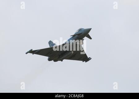 ZK330, un Eurofighter Typhon FGR4 du 6 Squadron de la Royal Air Force, au salon aérien de la RAF Leuchars 2012 à Fife, en Écosse. Banque D'Images