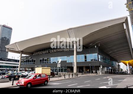 Varsovie, Pologne - 22 mai 2020 : avec la partie au-dessus du sol de la gare centrale de Varsovie. Banque D'Images