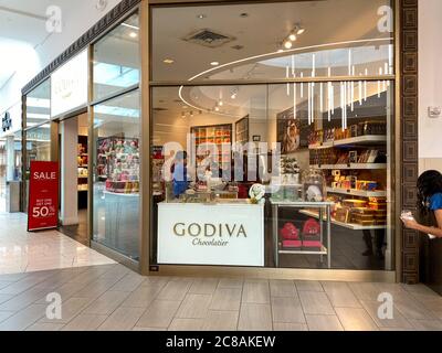 Orlando, FL/USA-1/17/20: Vue extérieure d'un magasin de détail Godiva au Florida Mall, un centre commercial intérieur à Orlando, en Floride. Banque D'Images