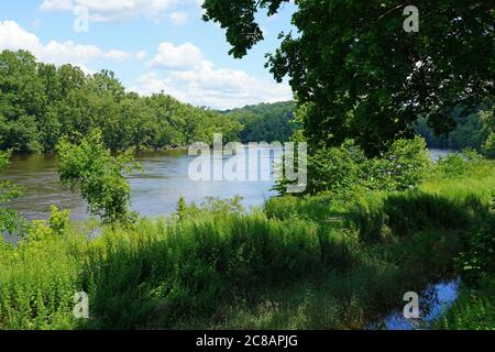 Vue sur le canal du Delaware à Lumberville, canton de Solebury, comté de Bucks, Pennsylvanie, États-Unis. Banque D'Images