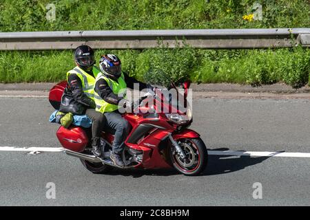 1300 Red Yamaha Motorbike rider; deux véhicules à roues, motos, véhicule, routes, motos, motocyclistes qui se conduisent à Chorley, Royaume-Uni Banque D'Images