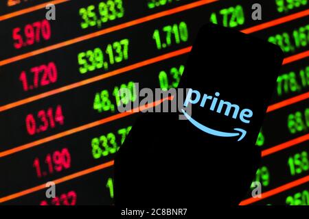 Sur cette photo, un logo Amazon Prime apparaît sur un smartphone. Banque D'Images