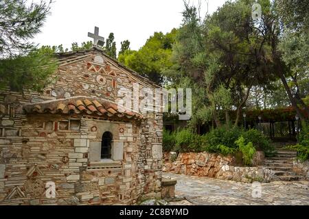 Charmante vieille église orthodoxe de l'église Saint Demetrios Loumbardiaris. Situé sur la colline de Filopapou. Grèce. Europe. Banque D'Images