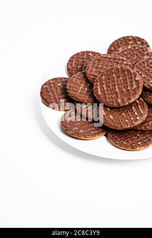 Biscuits au chocolat sur la plaque Banque D'Images