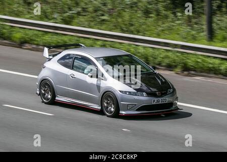 2011 Honda Civic GT Type R i-VTEC noir argenté conduite sur l'autoroute M6près de Preston à Lancashire, Royaume-Uni Banque D'Images