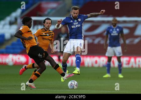 Cardiff, Royaume-Uni. 22 juillet 2020. Joe Ralls de Cardiff City (c) en action. Match de championnat EFL Skybet, Cardiff City et Hull City au Cardiff City Stadium de Cardiff, pays de Galles, le mercredi 22 juillet 2020. Cette image ne peut être utilisée qu'à des fins éditoriales. Usage éditorial uniquement, licence requise pour un usage commercial. Aucune utilisation dans les Paris, les jeux ou les publications d'un seul club/ligue/joueur. photo par Andrew Orchard/Andrew Orchard sports Photography/Alamy Live News crédit: Andrew Orchard sports Photography/Alamy Live News Banque D'Images