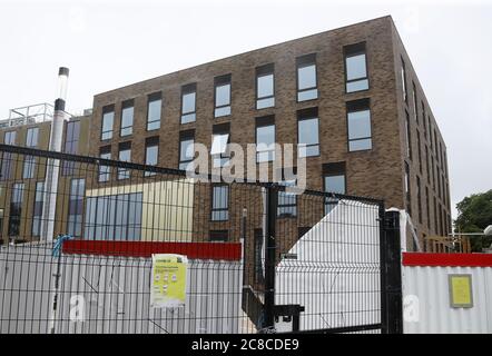Le chantier de construction Grangegorman East Quad à Dublin, qui s'inscrit dans le cadre du développement de deux nouveaux bâtiments pour les étudiants de l'Université technologique de Dublin. Le site a dû fermer temporairement après qu'un travailleur ait été testé positif pour Covid-19. Banque D'Images