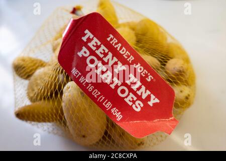 Sac de pommes de terre Temeny Temeny de Trader Joe, États-Unis Banque D'Images