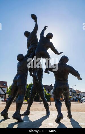 Angleterre, Londres, Twickenham, Twickenham Rugby Stadium, Rugby Line-Out Sculpture de Gerald Laing en 2010 Banque D'Images