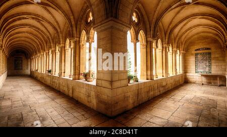 Jérusalem, Israël: Pater Noster Carmélite Couvent cloître. Banque D'Images